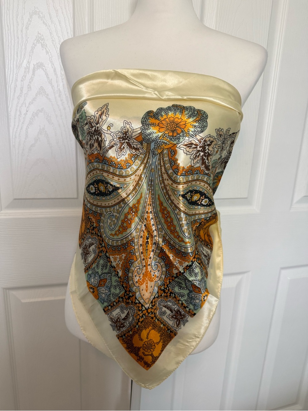 Vintage Ivory Paisley Satin Scarf Fall Floral Y2K Boho
Cottagecore grannycore